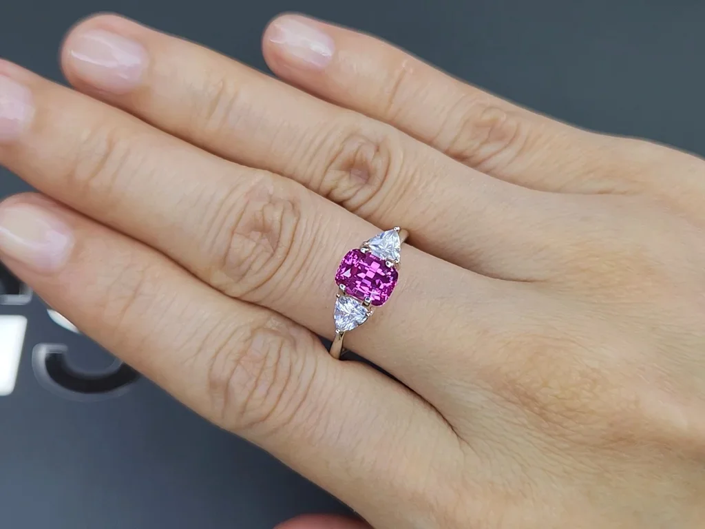 Unheated vivid pink sapphire in cushion cut 2.15 carats, Madagascar Image №4
