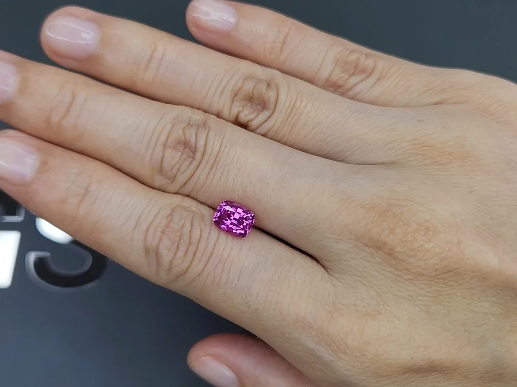 Unheated vivid pink sapphire in cushion cut 2.15 carats, Madagascar Image №2