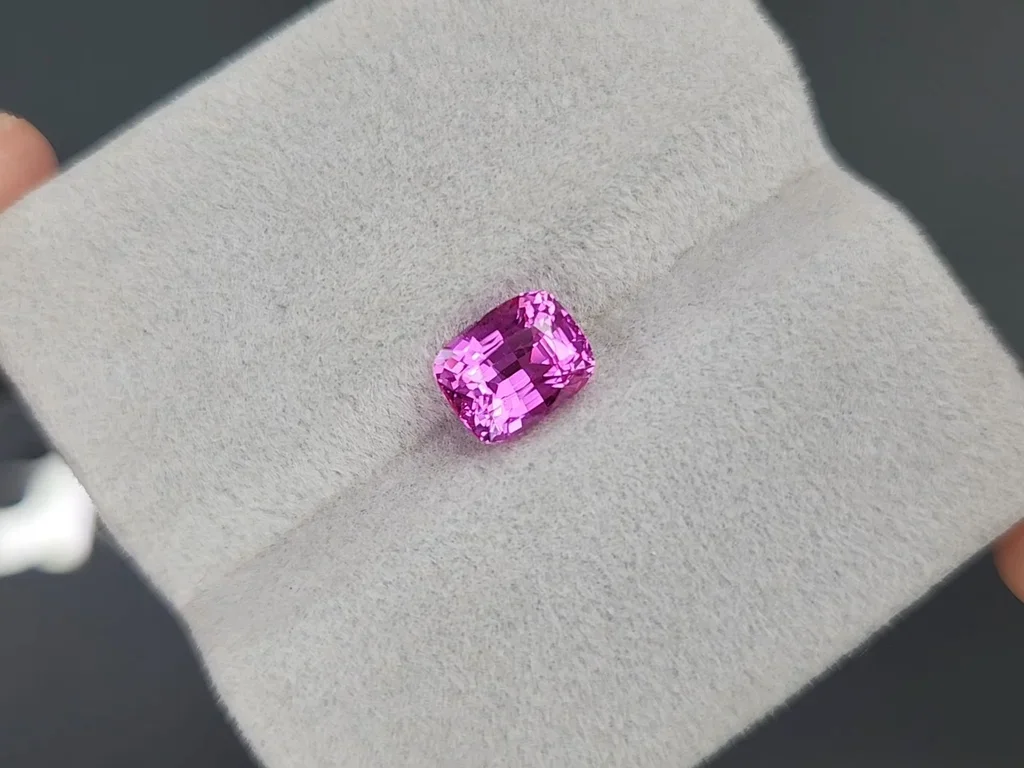 Unheated vivid pink sapphire in cushion cut 2.15 carats, Madagascar Image №5