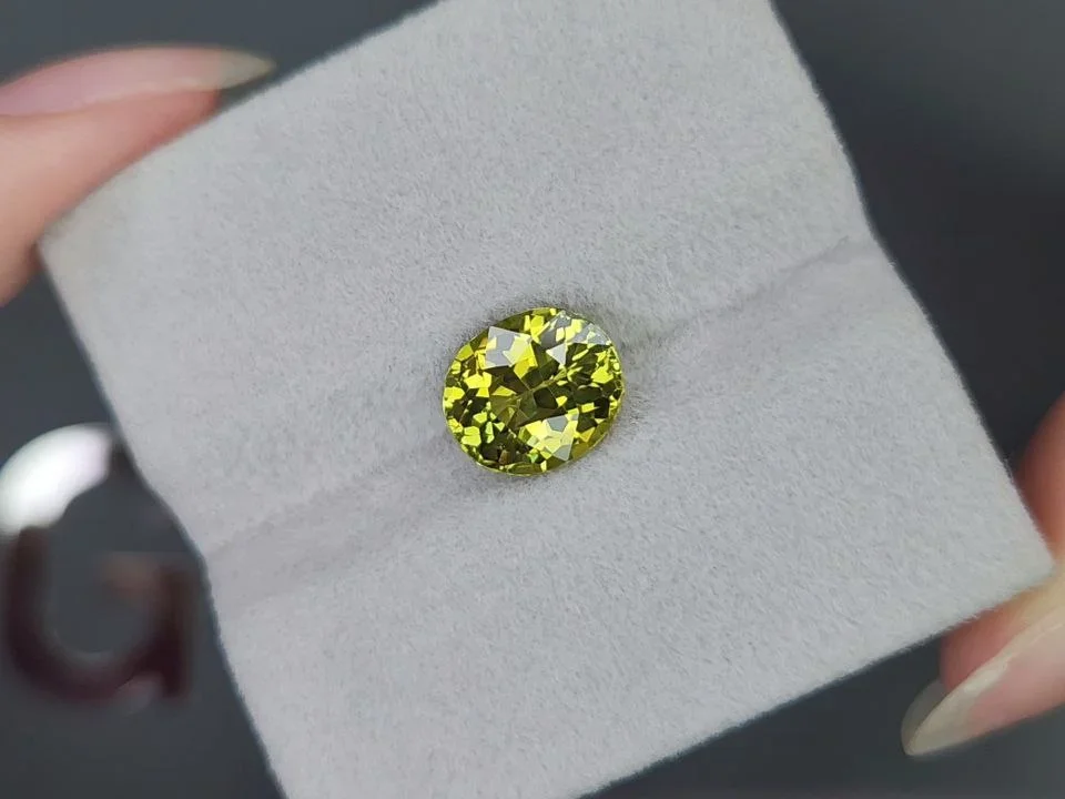 Yellow-green chrysoberyl in oval cut 3.67 carats, Sri Lanka Image №4