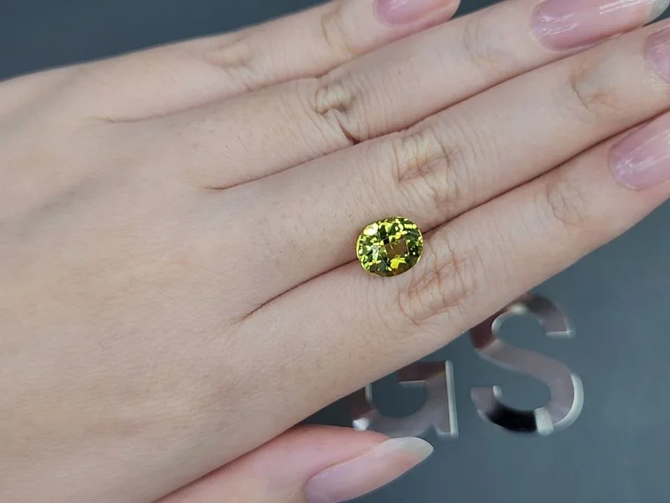 Yellow-green chrysoberyl in oval cut 3.67 carats, Sri Lanka Image №2