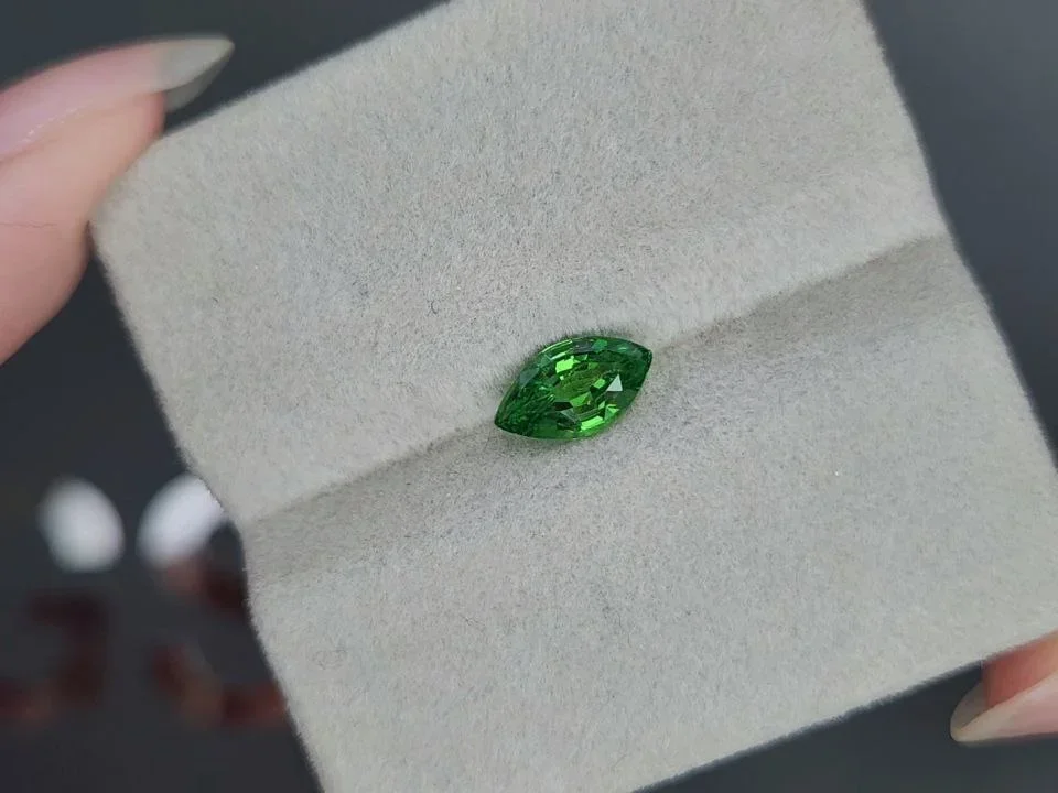 Neon green tsavorite garnet in marquise cut 1.05 carats, Tanzania Image №4