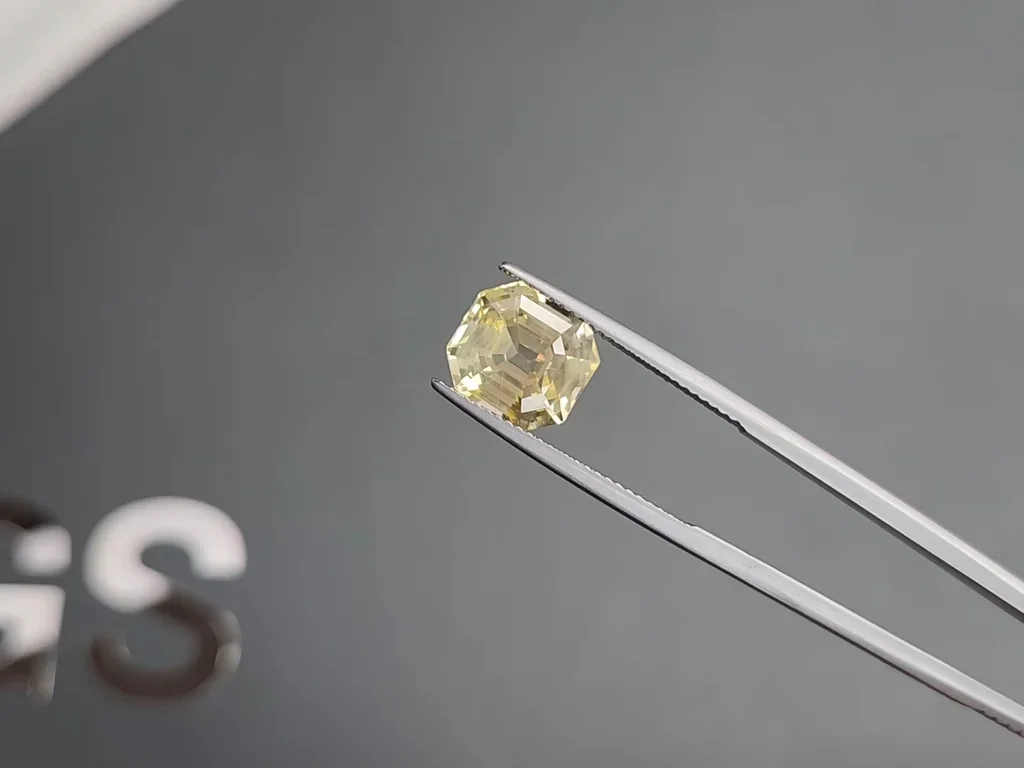 Unheated yellow sapphire in asscher cut 6.07 carats, Sri Lanka Image №3