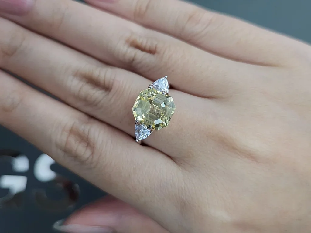 Unheated yellow sapphire in asscher cut 6.07 carats, Sri Lanka Image №5