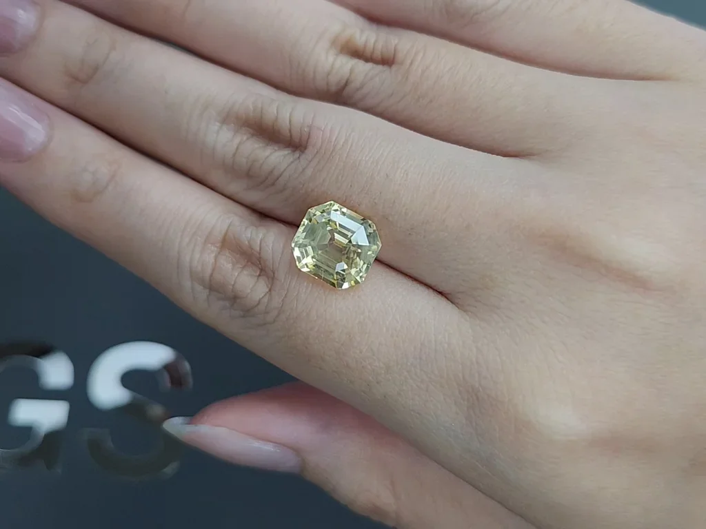 Unheated yellow sapphire in asscher cut 6.07 carats, Sri Lanka Image №2