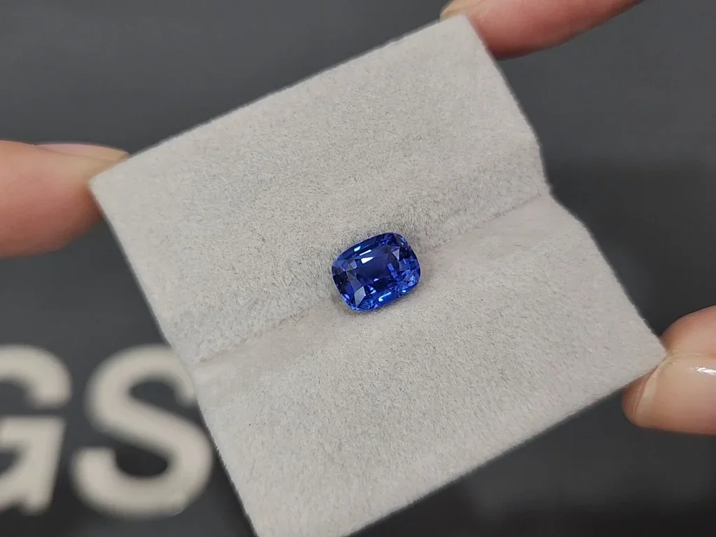 Sapphire Royal Blue cushion cut 2.65 carats, Sri Lanka  Image №4