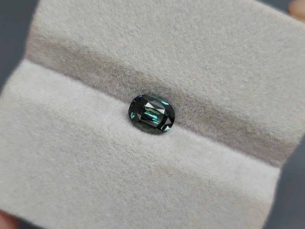 Unheated sapphire Teal oval cut 1.0 6 carats, Madagascar Image №4