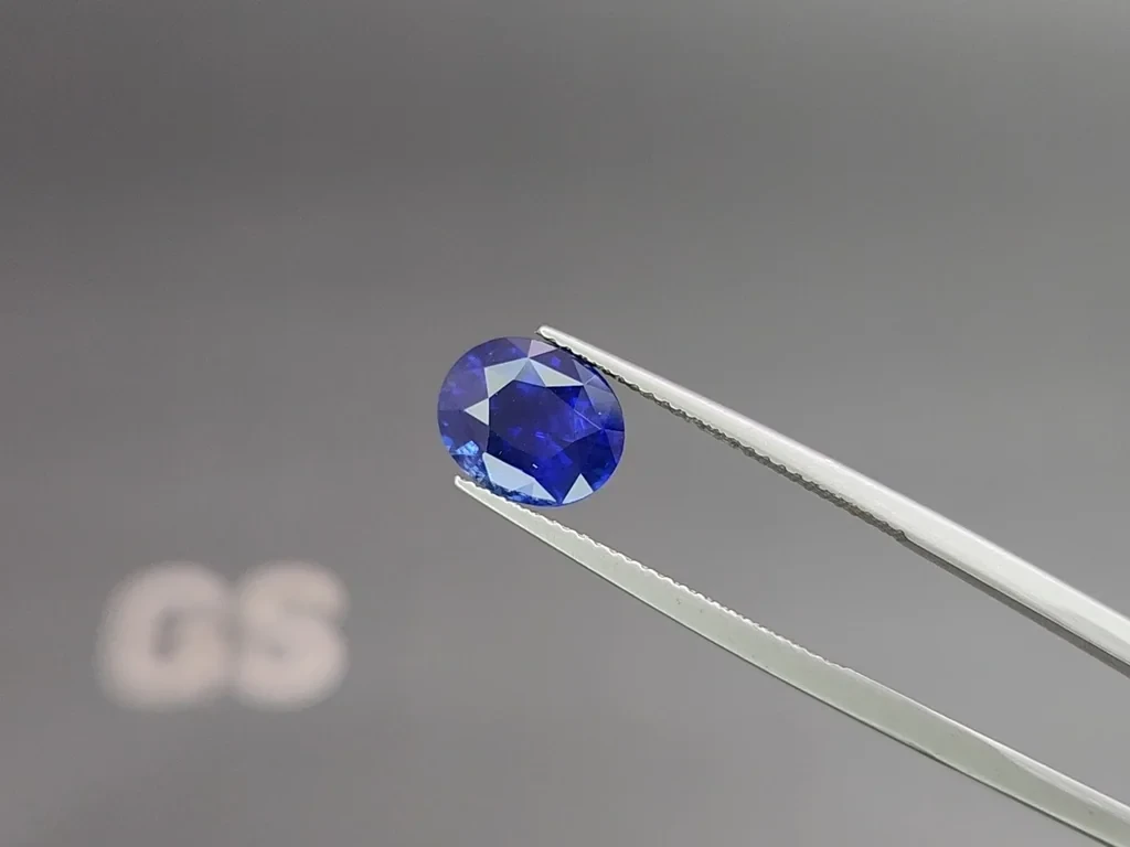 Sapphire Royal Blue oval cut 3.52 carats, Sri Lanka  Image №3