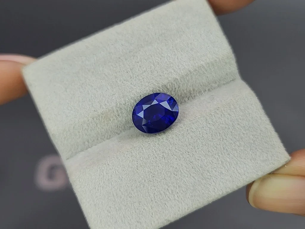 Sapphire Royal Blue oval cut 3.52 carats, Sri Lanka  Image №4