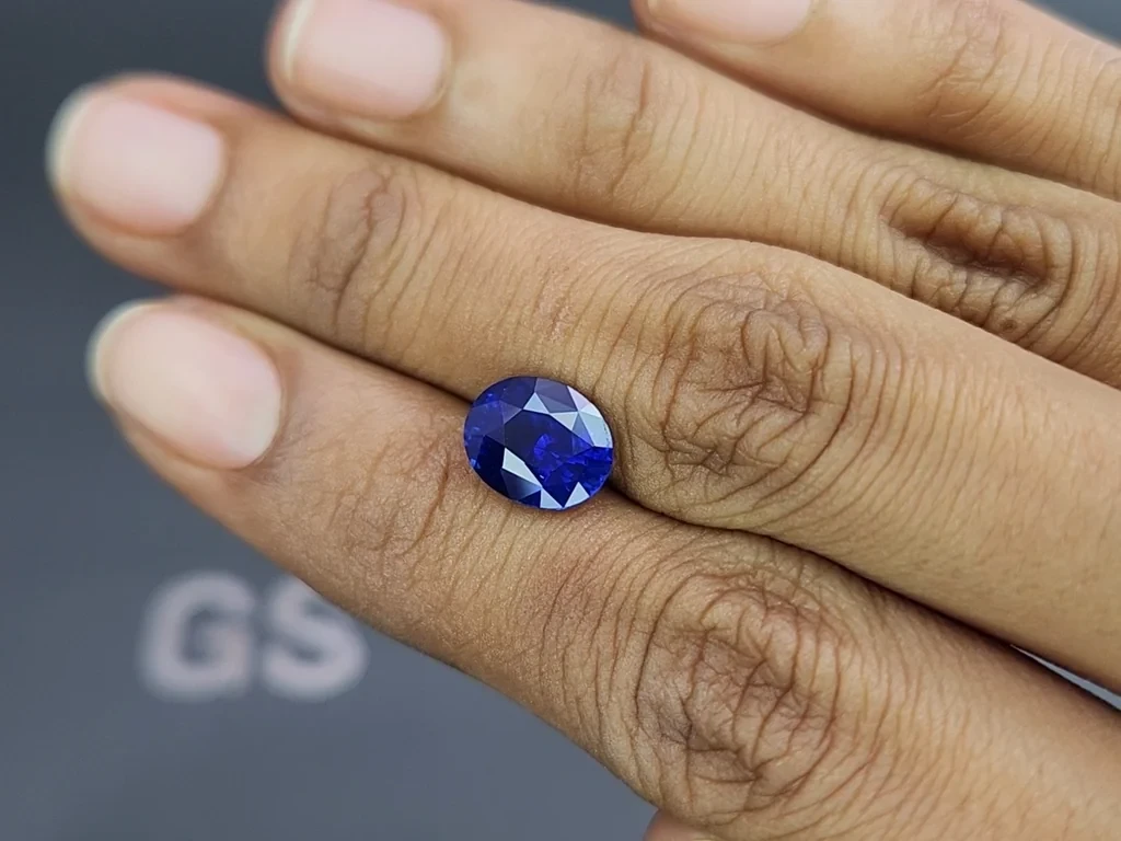 Sapphire Royal Blue oval cut 3.52 carats, Sri Lanka  Image №2