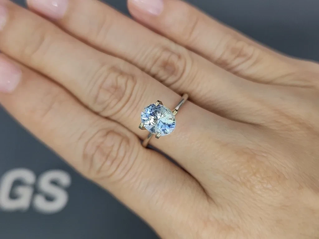 Unheated sapphire Bi-color oval cut 2.53 carats, Sri Lanka Image №5