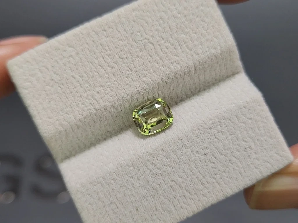 Vanadium bearing chrysoberyl cushion cut 1.52 carats, Sri Lanka Image №4