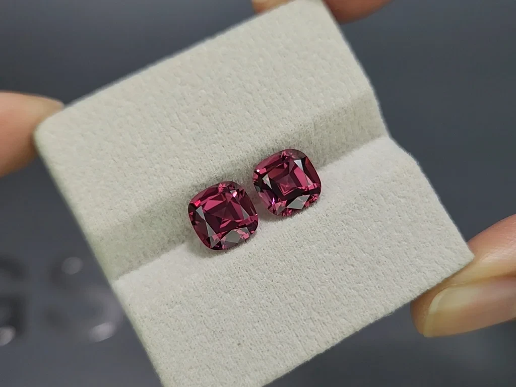 Pair of rhodolite garnets cushion cut 5.47 carats, Madagascar Image №3