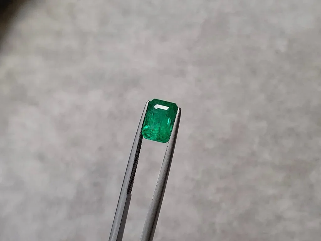 Vivid Green emerald octagon shape 2.06 ct, Zambia, Insignificant Image №3