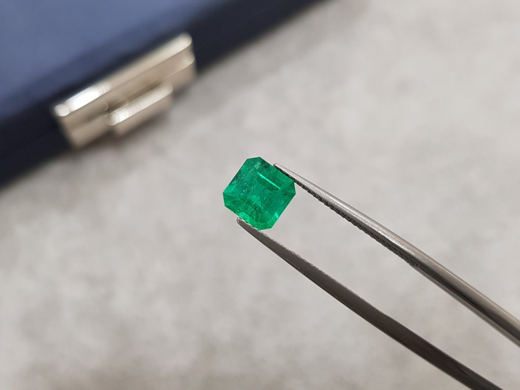 Colombian Vivid Green Emerald asscher shape 1.58 ct Image №2