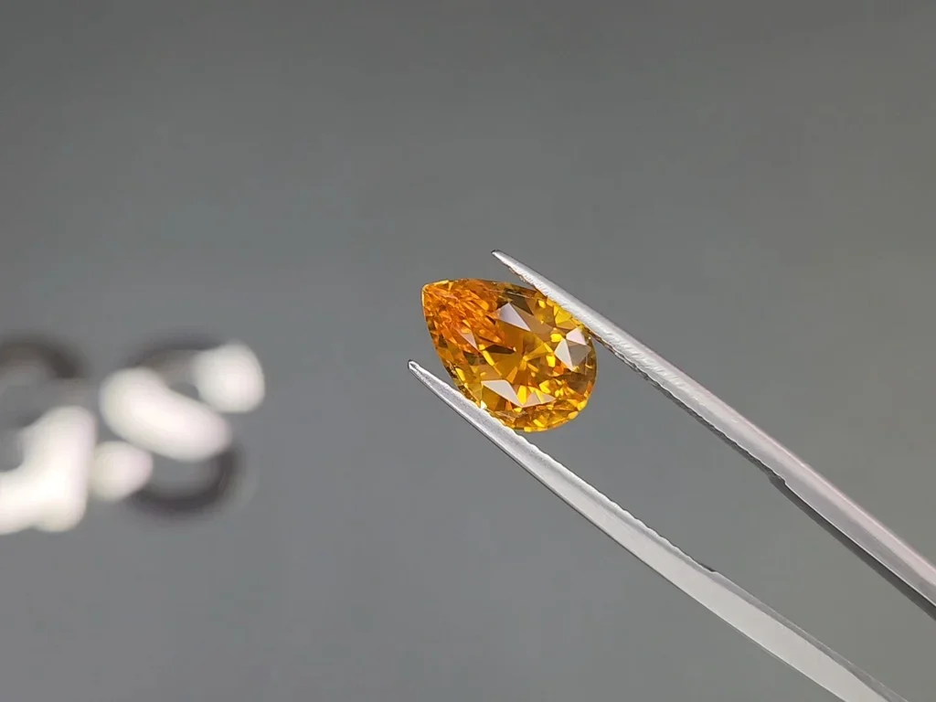 Orange-yellow pear-cut sapphire 4.09 carats, Sri Lanka Image №3
