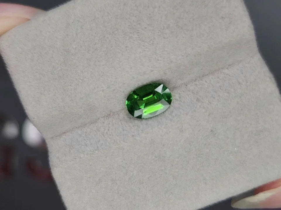 Neon green tsavorite garnet in oval cut 1.15 carats, Tanzania  Image №4