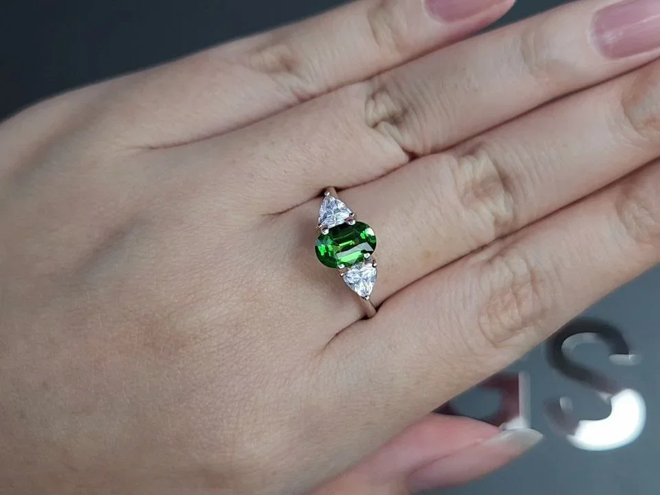 Neon green tsavorite garnet in oval cut 1.15 carats, Tanzania  Image №5