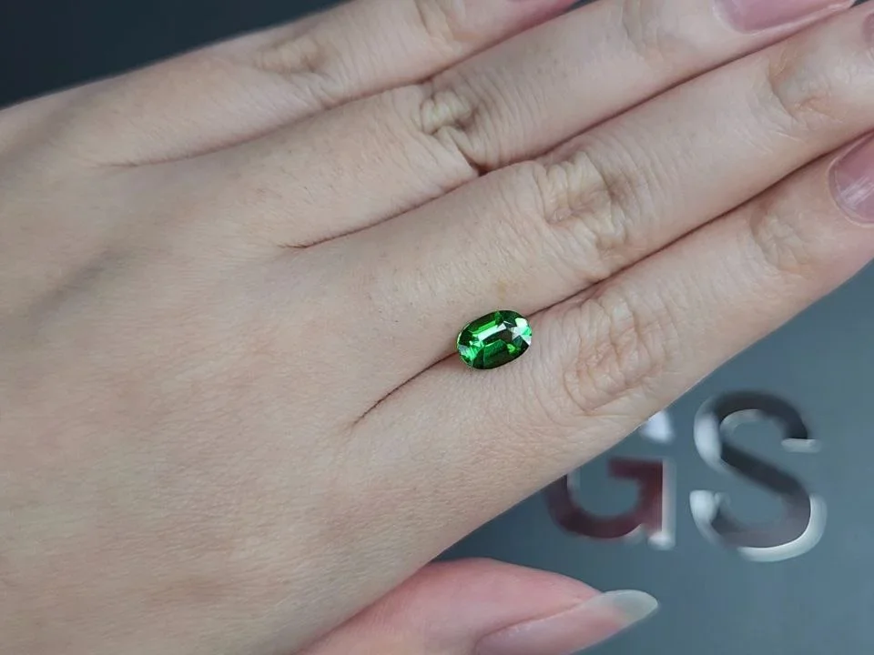Neon green tsavorite garnet in oval cut 1.15 carats, Tanzania  Image №2