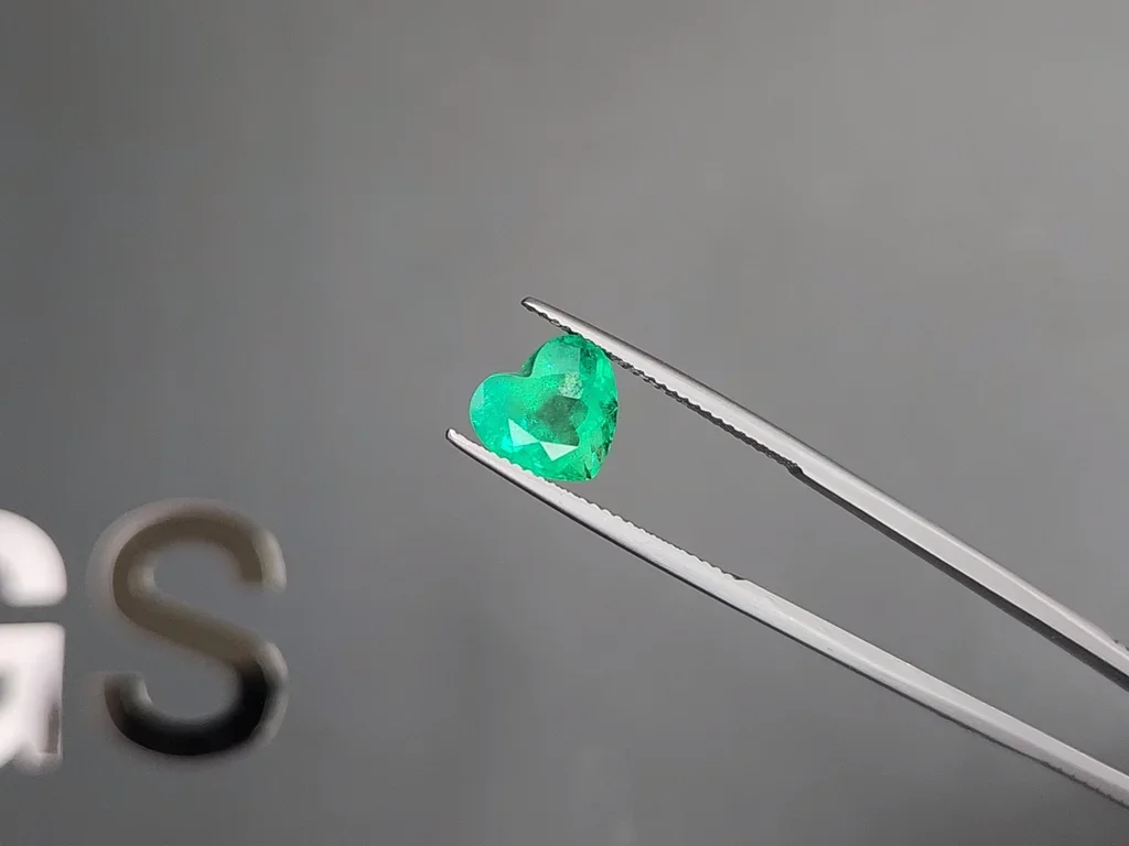 Columbian emerald in heart cut 3.12 carats Image №3