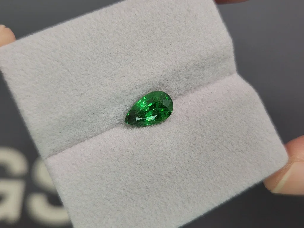 Vivid Green tsavorite garnet in pear cut 1.70 carats, Tanzania  Image №4