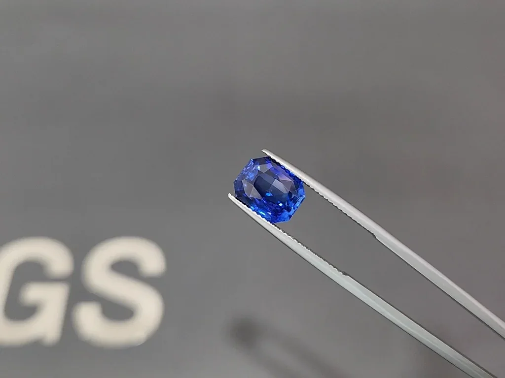 Sapphire Royal Blue radiant cut 5.02 carats, Sri Lanka Image №3