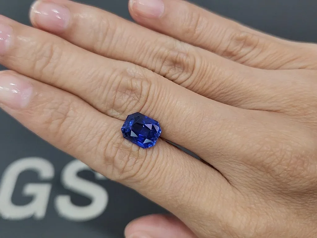 Sapphire Royal Blue radiant cut 5.02 carats, Sri Lanka Image №2