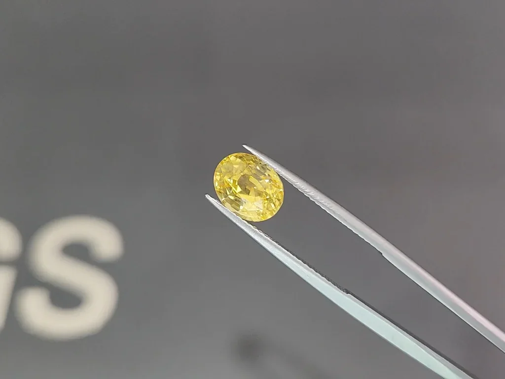 Unheated yellow sapphire oval cut 4.00 carats, Sri Lanka Image №3