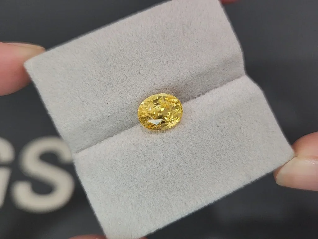 Unheated yellow sapphire oval cut 4.00 carats, Sri Lanka Image №4