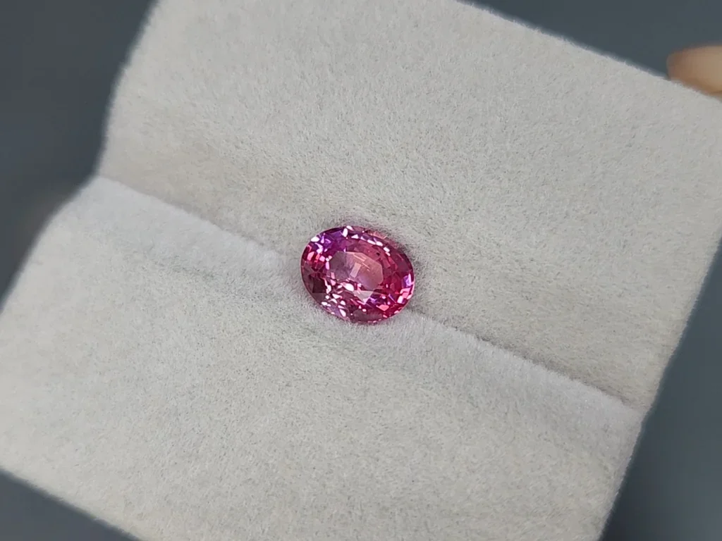 Padparadscha sapphire oval cut 1.62 carats, Sri Lanka Image №4