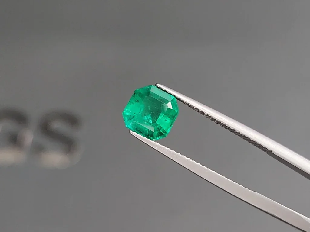 Emerald Vivid Green asscher cut  2.34 carats, Colombia Image №3
