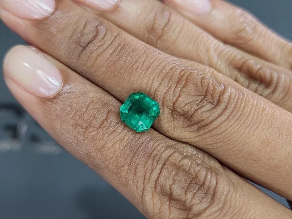 Emerald Vivid Green asscher cut  2.34 carats, Colombia Image №2