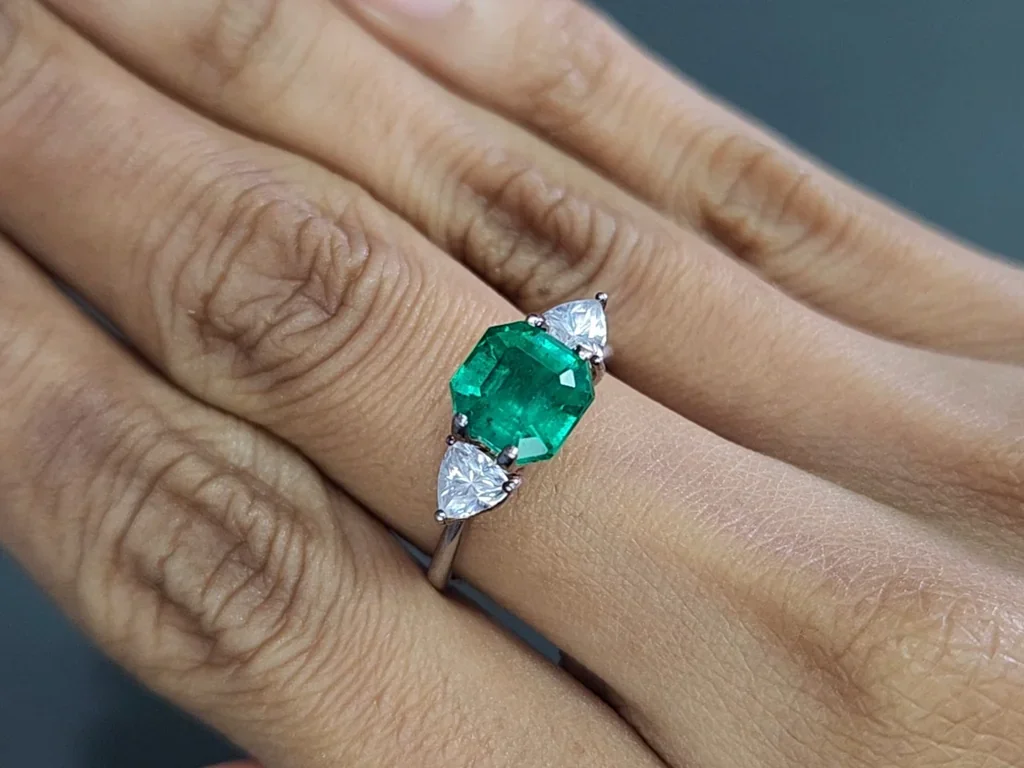 Emerald Vivid Green asscher cut  2.34 carats, Colombia Image №5