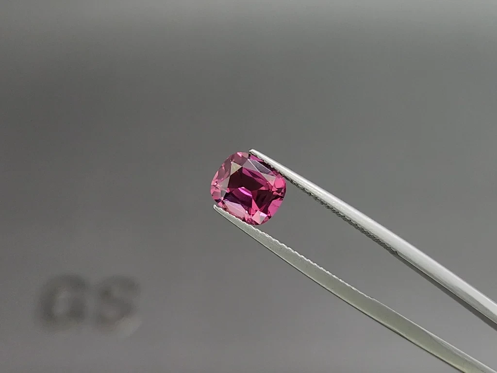 Garnet rhodolite cushion cut  2.19 carats, Madagascar Image №3