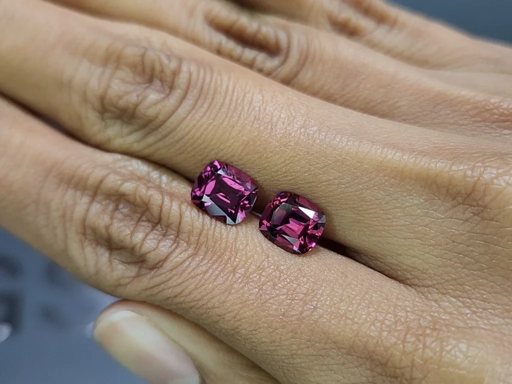 Pair of rhodolite garnets cushion cut 4.30 carats, Madagascar Image №2