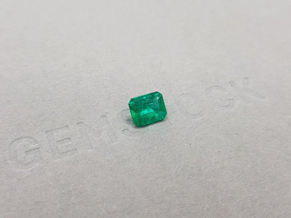 Intense emerald from Colombia 0.84 ct Image №3