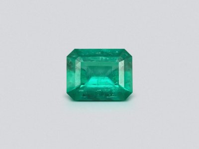 Intense emerald from Colombia 0.84 ct photo