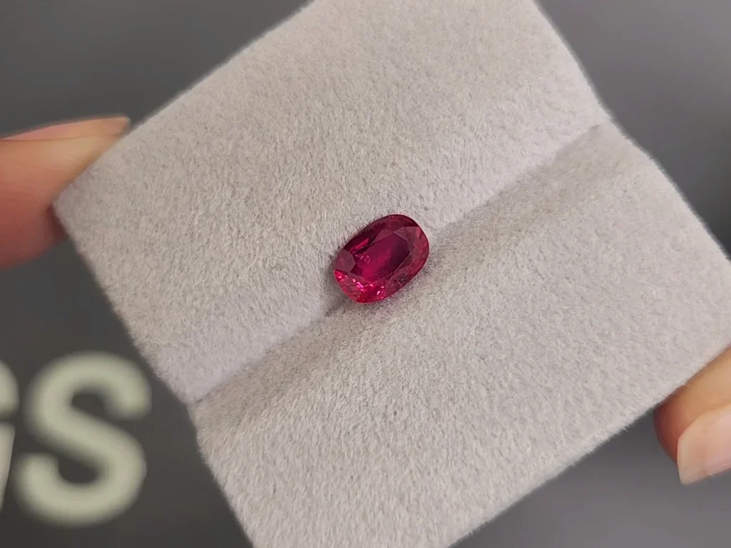 Unheated Pigeon Blood ruby 1.50 carats in oval cut, Mozambique Image №4