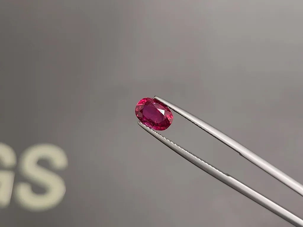 Unheated Pigeon Blood ruby 1.50 carats in oval cut, Mozambique Image №3