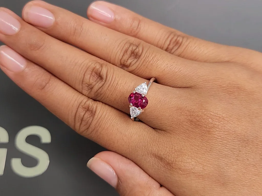 Unheated Pigeon Blood ruby 1.50 carats in oval cut, Mozambique Image №5