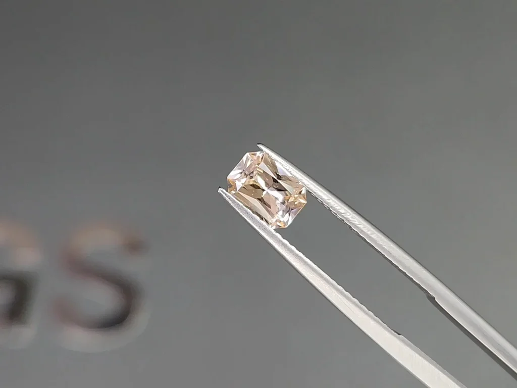 Unheated yellow sapphire radiant cut 1.00ct, Madagascar Image №3