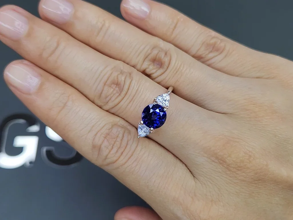 Royal Blue sapphire in round cut 3.15 carats, Sri Lanka  Image №5