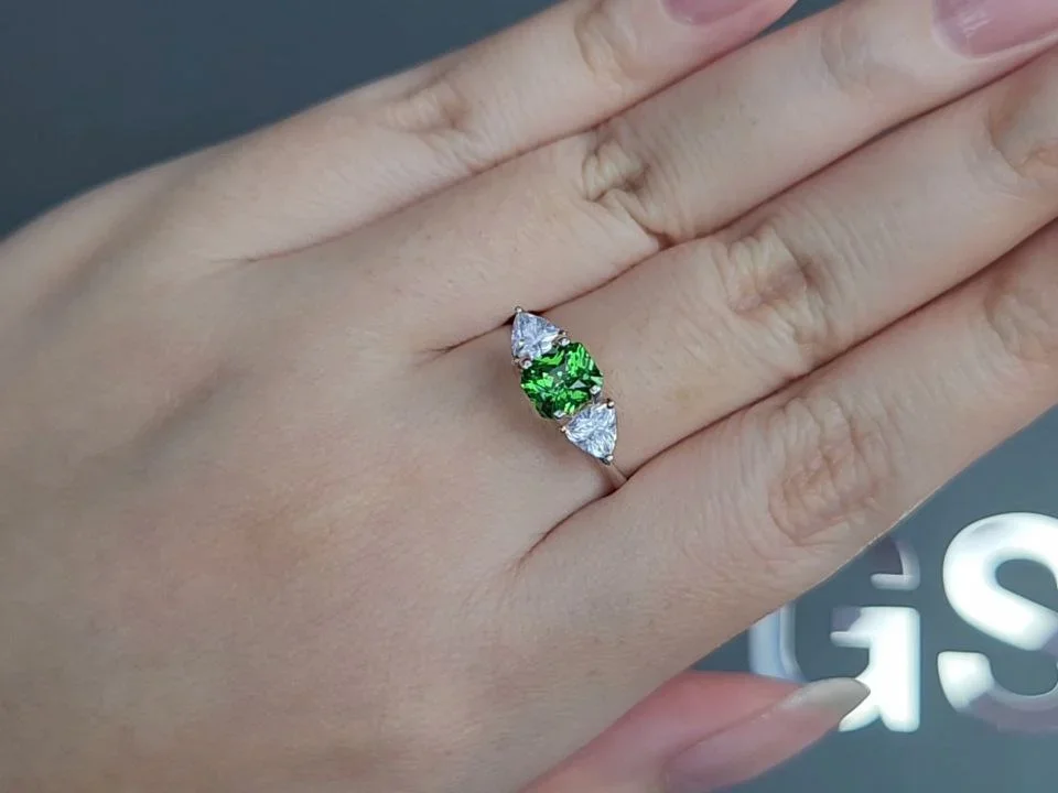 Neon green radiant cut tsavorite garnet 1.10 carats, Tanzania Image №5