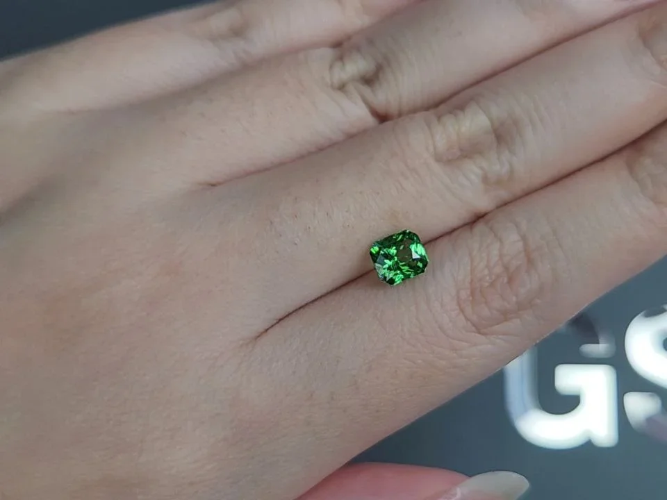 Neon green radiant cut tsavorite garnet 1.10 carats, Tanzania Image №2