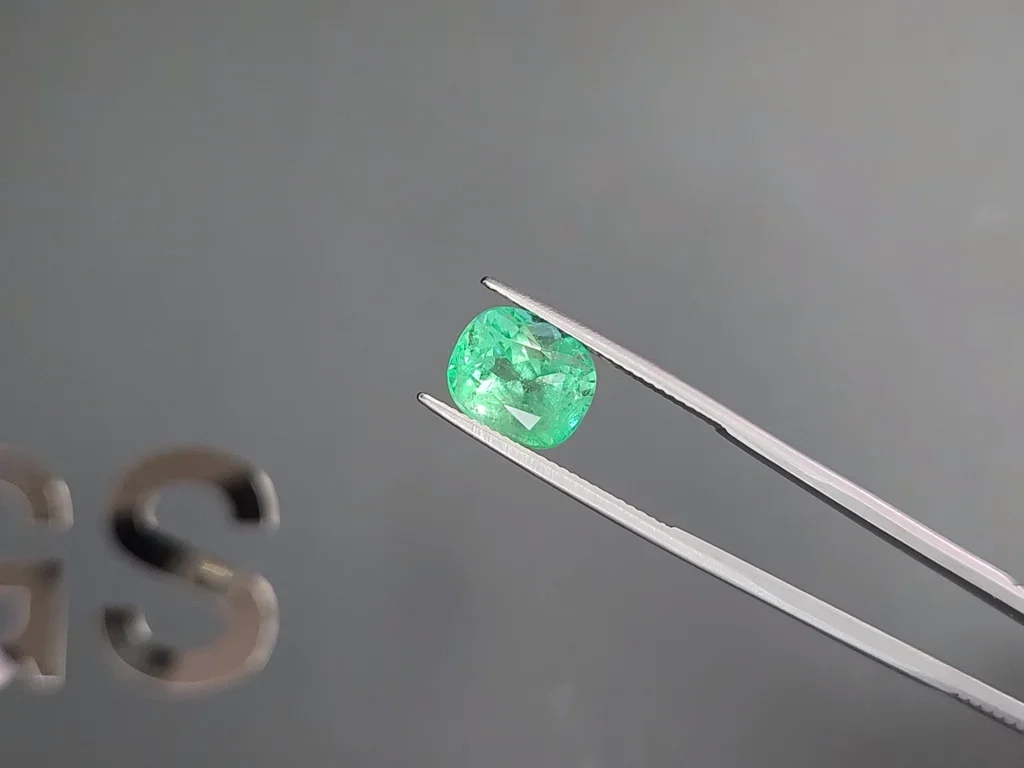 Colombian emerald in cushion cut 4.46 carats Image №3