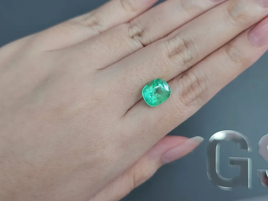 Colombian emerald in cushion cut 4.46 carats Image №2