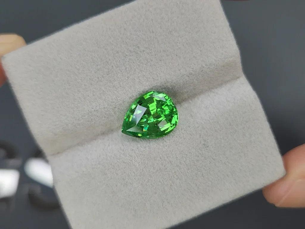 Vibrant green tsavorite garnet in pear cut 3.39 carats, Tanzania Image №4