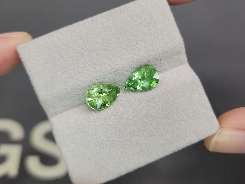 Pair of Intense Green tsavorites in pear cut 4.17 carats, Tanzania Image №4
