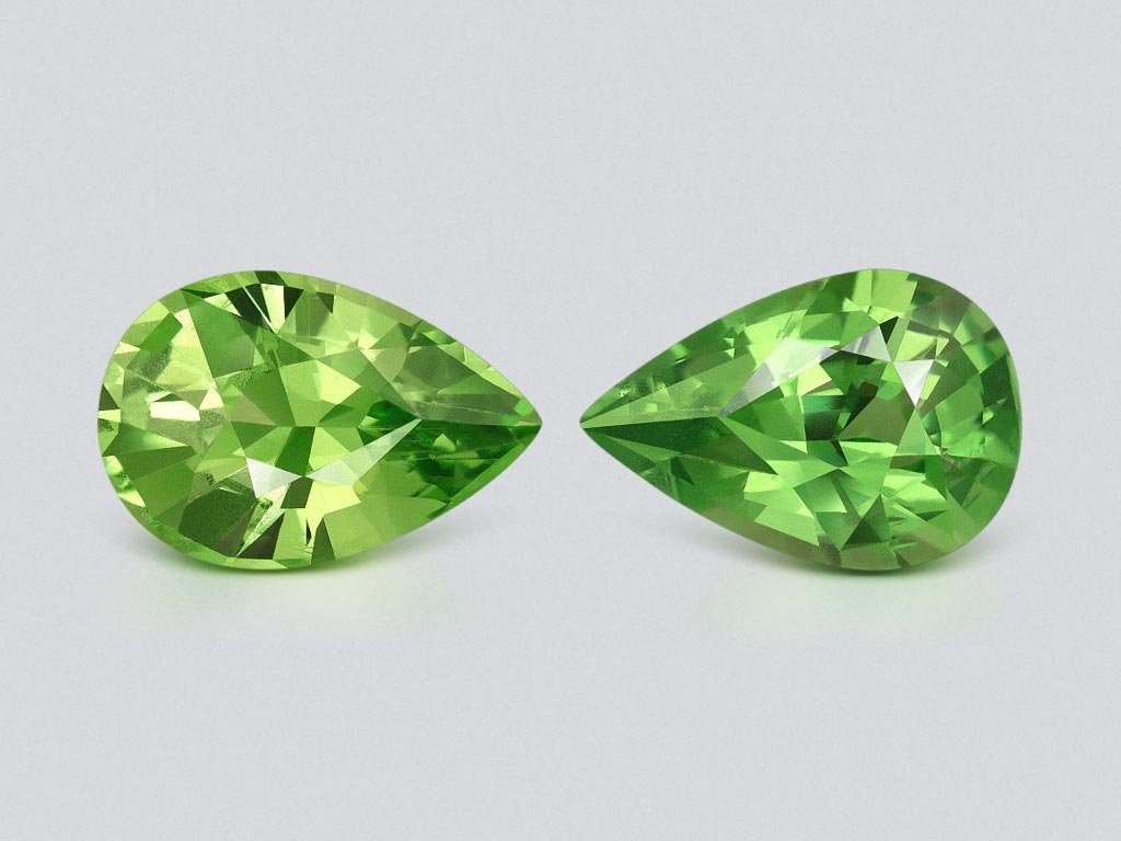 Pair of Intense Green tsavorites in pear cut 4.17 carats, Tanzania Image №1