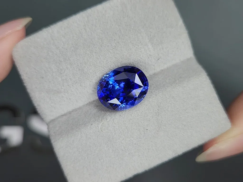 Royal Blue sapphire in oval cut 7.42 carats, Sri Lanka Image №4